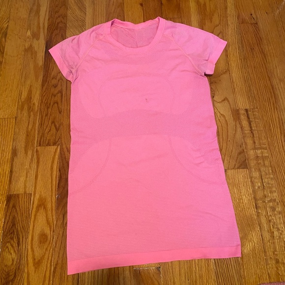 lululemon athletica Tops - Lululemon Swiftly Tech Tee